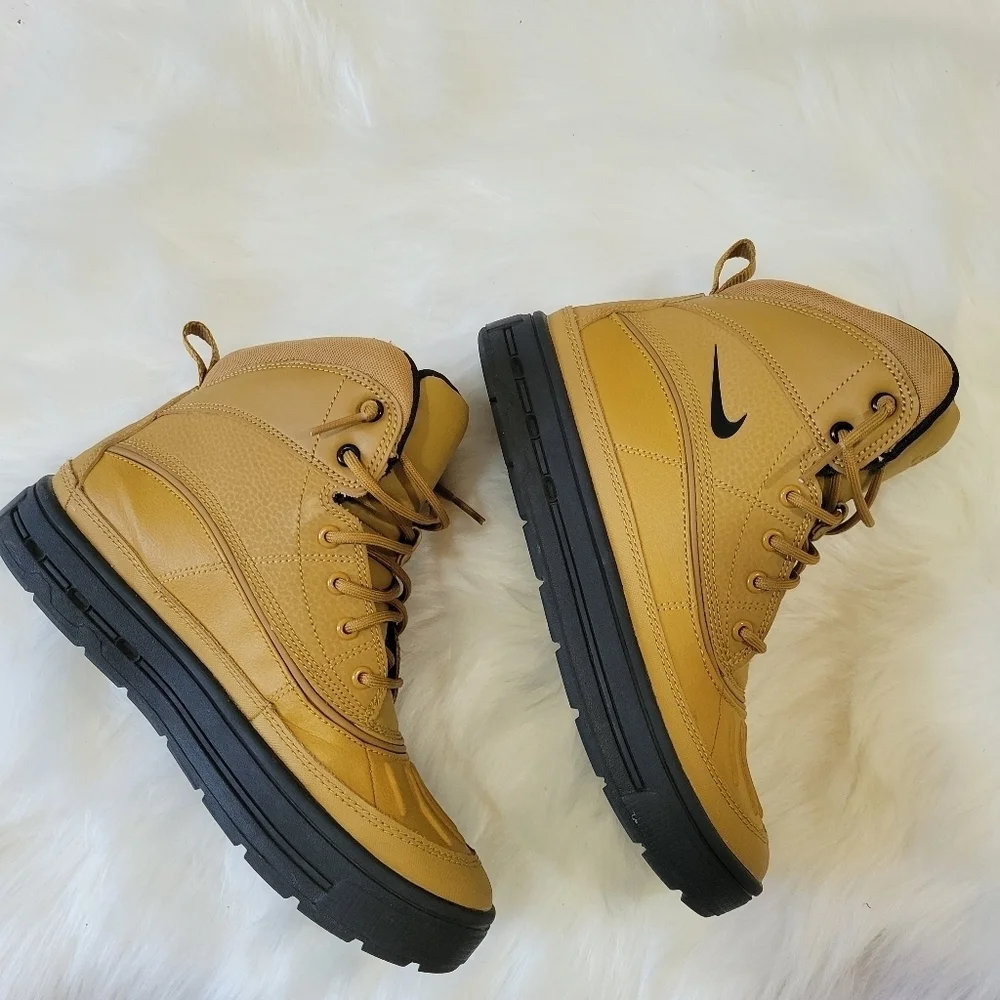 Nike ACG Tan Boots